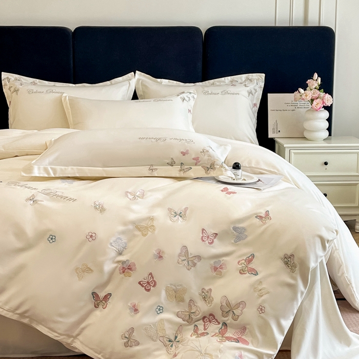 91家纺网 家纺一手货源 找家纺 绒掌柜 2025新款13376全棉纯棉刺绣四件套（礼盒装品质含买家秀）-蝶影系列-版权产品系列 奶昔白