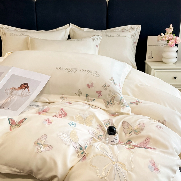 91家纺网 家纺一手货源 找家纺 绒掌柜 2025新款13376全棉纯棉刺绣四件套（礼盒装品质含买家秀）-蝶影系列-版权产品系列 奶昔白