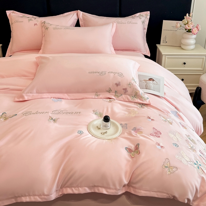 91家纺网 家纺一手货源 找家纺 绒掌柜 2025新款13376全棉纯棉刺绣四件套（礼盒装品质含买家秀）-蝶影系列-版权产品系列 玉颜粉