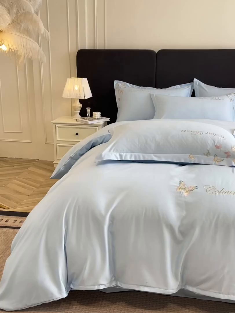 91家纺网 家纺一手货源 找家纺 绒掌柜 2025新款13376全棉纯棉刺绣四件套（礼盒装品质含买家秀）-蝶影系列-版权产品系列 天空蓝