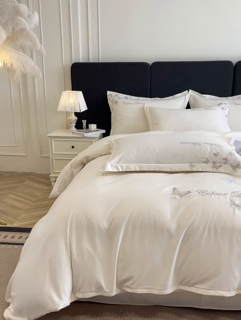 91家纺网 家纺一手货源 找家纺 绒掌柜 2025新款13376全棉纯棉刺绣四件套（礼盒装品质含买家秀）-蝶影系列-版权产品系列 奶昔白