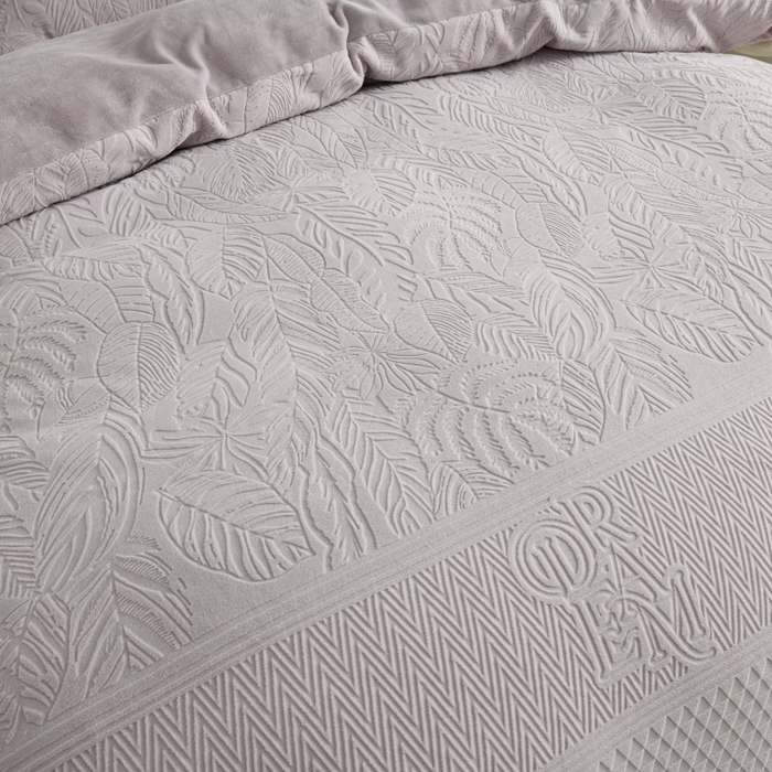 91家纺网 家纺一手货源 找家纺 优家居 2025新款高克重240克雕花烂花夹棉床盖四件套床单四件套牛奶绒床裙四件套 朱丽叶-紫