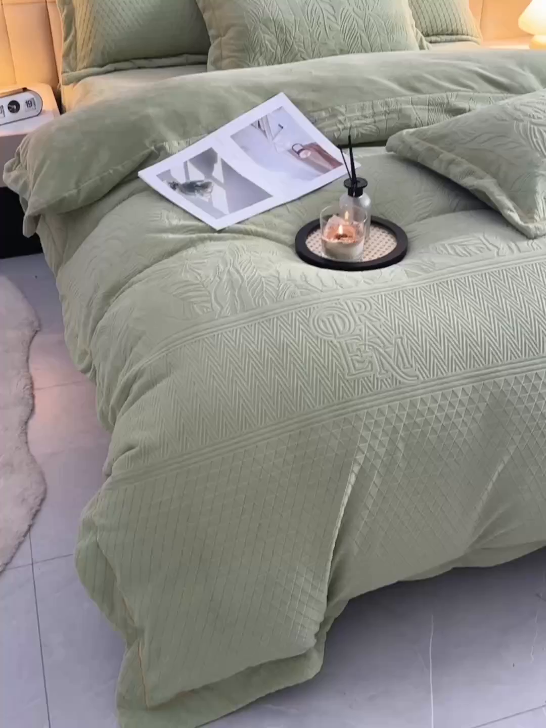 91家纺网 家纺一手货源 找家纺 优家居 2025新款高克重240克雕花烂花夹棉床盖四件套床单四件套牛奶绒床裙四件套 朱丽叶-绿