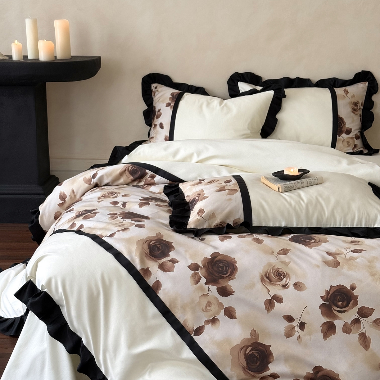 91家纺网 家纺一手货源 找家纺 多乐娜 2025新款法式100支全棉贡缎数码印花四件套长绒棉工艺款轻奢花边款（会员-20）控价378/398起（券后！！）务必控价谢谢配合 长绒棉贡缎-墨城玫瑰