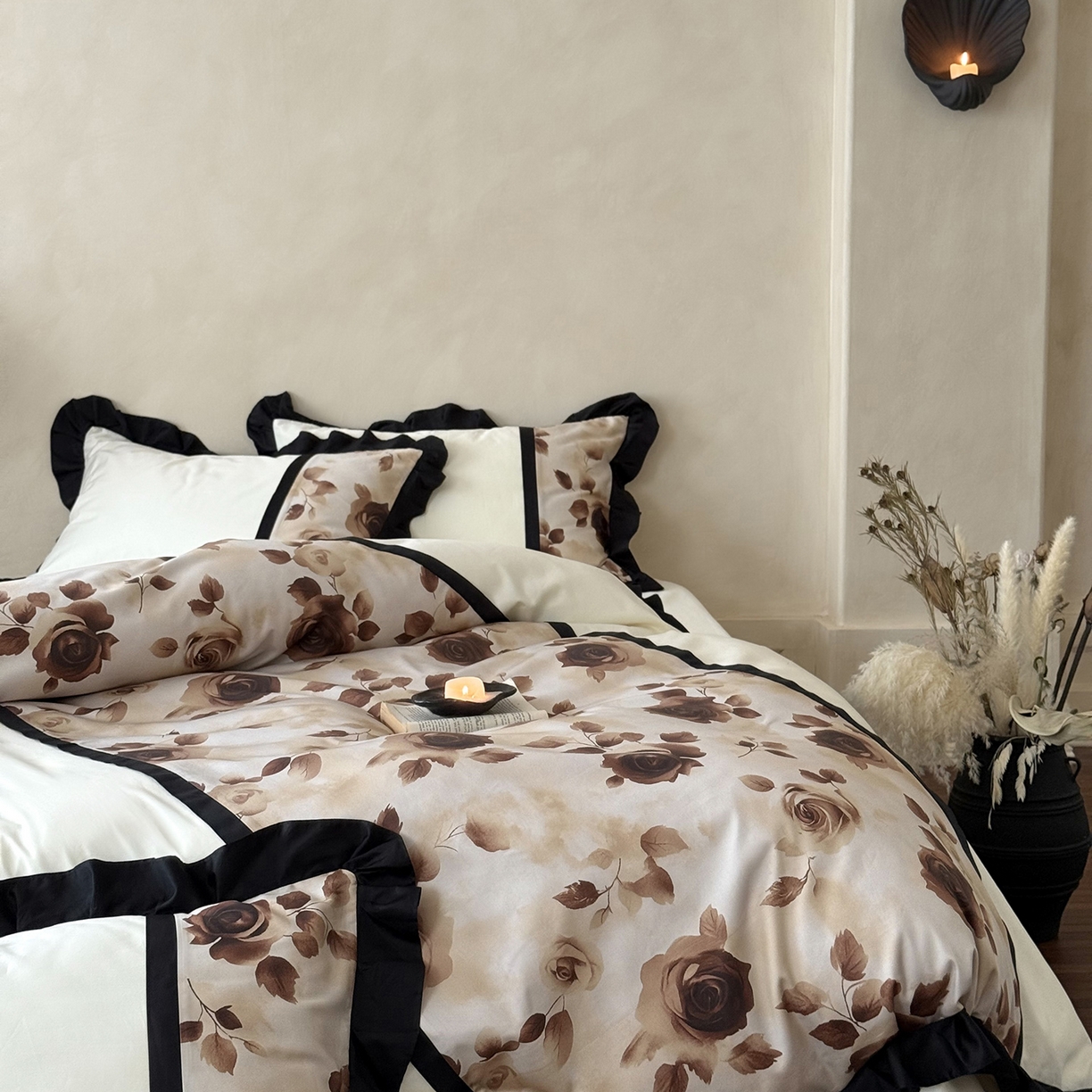 91家纺网 家纺一手货源 找家纺 多乐娜 2025新款法式100支全棉贡缎数码印花四件套长绒棉工艺款轻奢花边款（会员-20）控价378/398起（券后！！）务必控价谢谢配合 长绒棉贡缎-墨城玫瑰