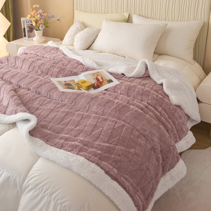 91家纺网 家纺一手货源 找家纺 佳居缘 【双面绒-交叉纹】 2025加厚保暖羊羔绒毛毯双层塔芙绒毯子跨境专供外贸出口定制 交叉-紫