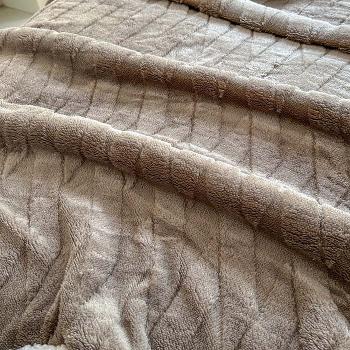 91家纺网 家纺一手货源 找家纺 佳居缘 【双面绒-交叉纹】 2025加厚保暖羊羔绒毛毯双层塔芙绒毯子跨境专供外贸出口定制 交叉纹-棕色