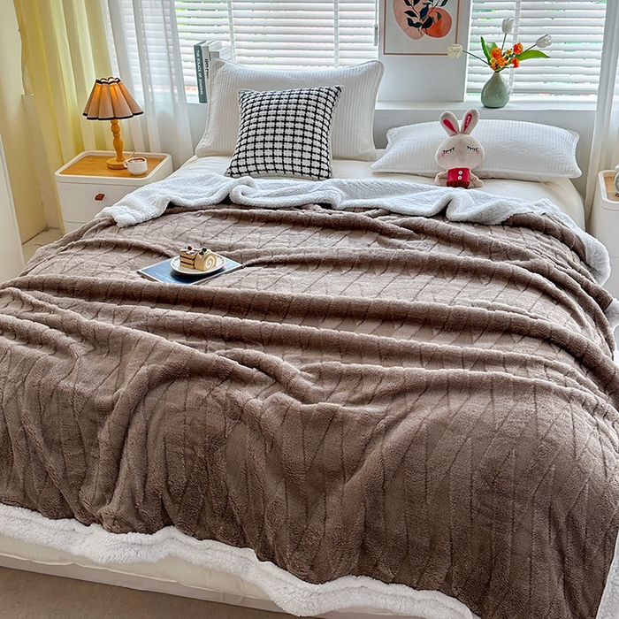 91家纺网 家纺一手货源 找家纺 佳居缘 【双面绒-交叉纹】 2025加厚保暖羊羔绒毛毯双层塔芙绒毯子跨境专供外贸出口定制 交叉纹-棕色