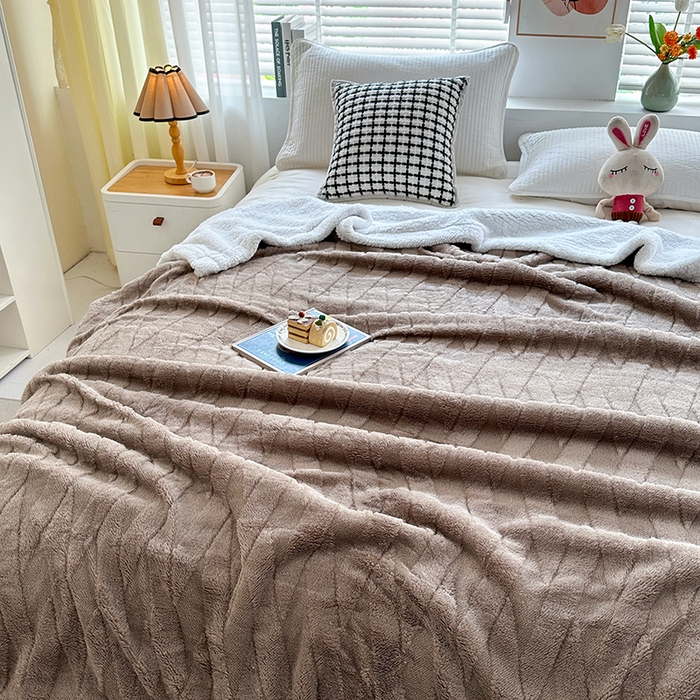 91家纺网 家纺一手货源 找家纺 佳居缘 【双面绒-交叉纹】 2025加厚保暖羊羔绒毛毯双层塔芙绒毯子跨境专供外贸出口定制 交叉纹-棕色