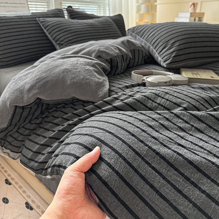 91家纺网 家纺一手货源 找家纺 柠萌家居 2025新款无印良品风双拼全棉色织水洗棉加牛奶绒单品被套简约风全棉拼牛奶绒单被套 棉+绒白日梦想家