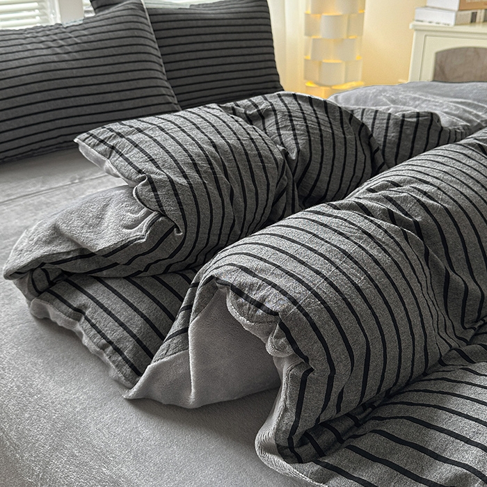 91家纺网 家纺一手货源 找家纺 柠萌家居 2025新款无印良品风双拼全棉色织水洗棉加牛奶绒单品被套简约风全棉拼牛奶绒单被套 棉+绒白日梦想家