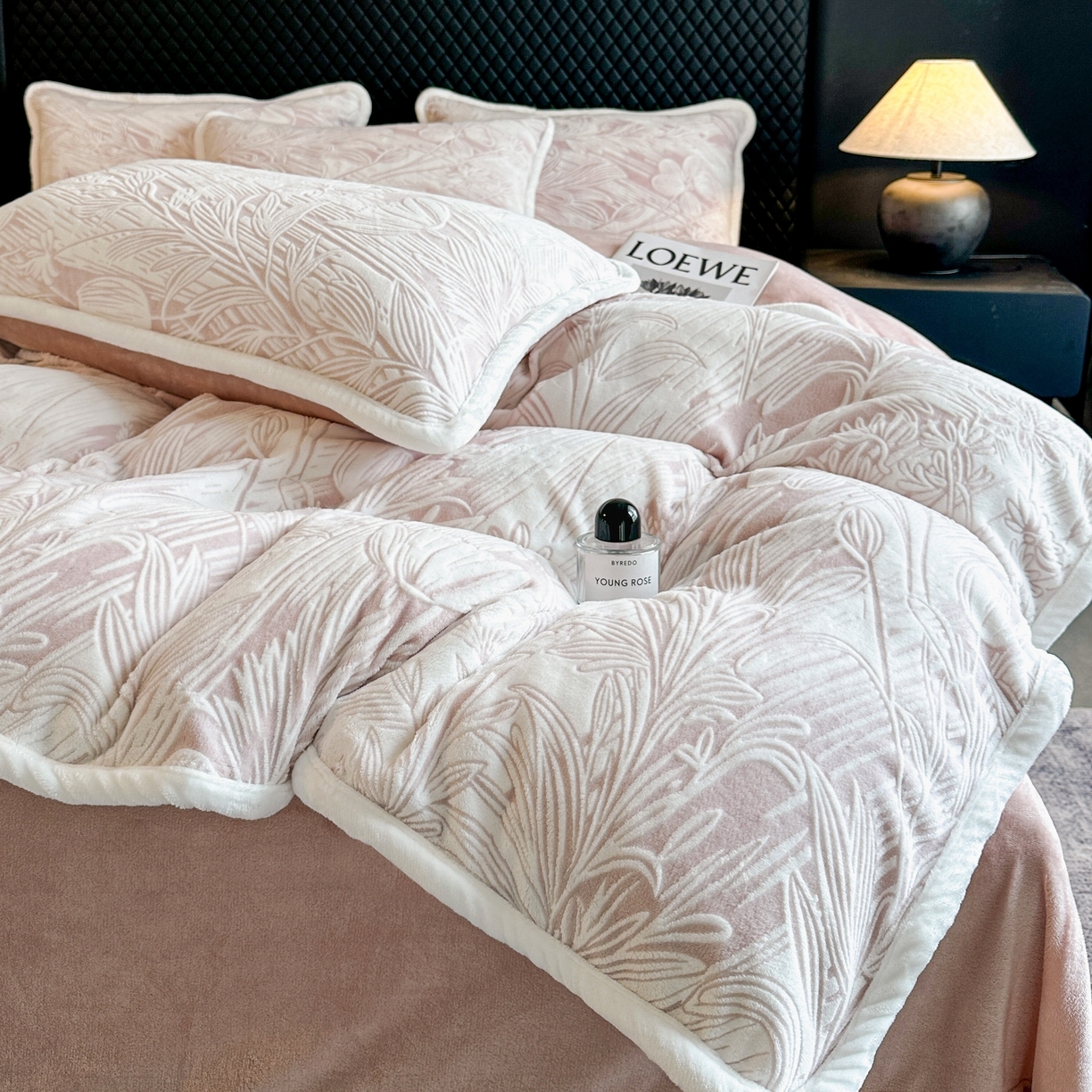 91家纺网 家纺一手货源 找家纺 （总）诺梵 高端2025雕花绒四件套牛奶烂花绒大包边被套_控价标准高于149，加大高于159