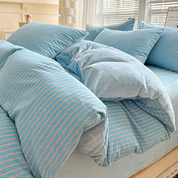 91家纺网 家纺一手货源 找家纺 柠萌家居 2025新款无印良品风双拼全棉色织水洗棉加牛奶绒单品被套简约风全棉拼牛奶绒单被套 棉+绒蓝咖条