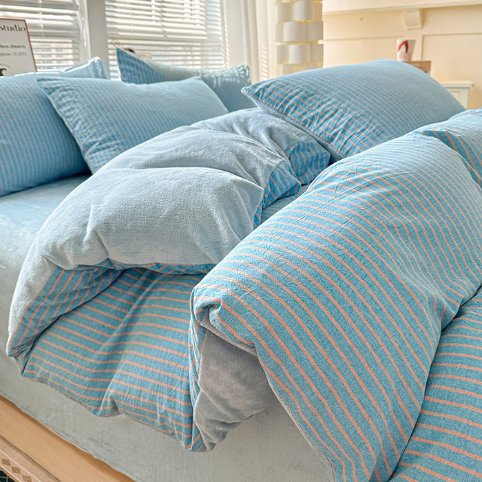 91家纺网 家纺一手货源 找家纺 柠萌家居 2025新款无印良品风双拼全棉色织水洗棉加牛奶绒单品被套简约风全棉拼牛奶绒单被套 棉+绒蓝咖条
