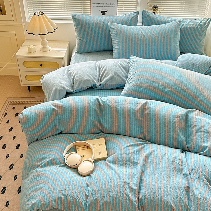 91家纺网 家纺一手货源 找家纺 柠萌家居 2025新款无印良品风双拼全棉色织水洗棉加牛奶绒单品被套简约风全棉拼牛奶绒单被套 棉+绒蓝咖条