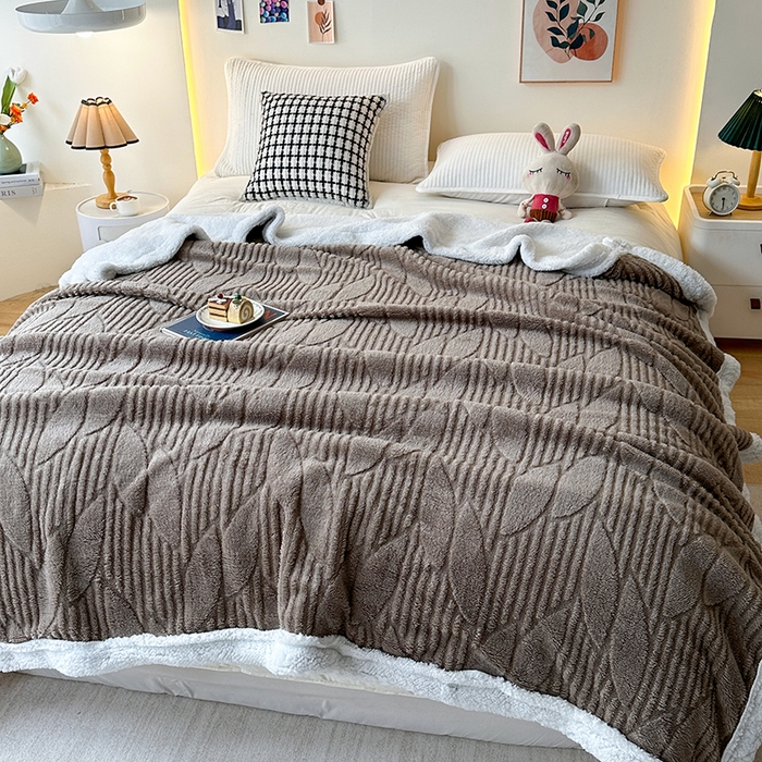 91家纺网 家纺一手货源 找家纺 佳居缘 【双面绒-叶子】 2025加厚保暖羊羔绒毛毯双层塔芙绒毯子跨境专供外贸出口定制 叶子-棕色