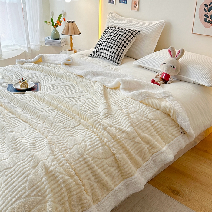 91家纺网 家纺一手货源 找家纺 佳居缘 【双面绒-叶子】 2025加厚保暖羊羔绒毛毯双层塔芙绒毯子跨境专供外贸出口定制 叶子- 米白