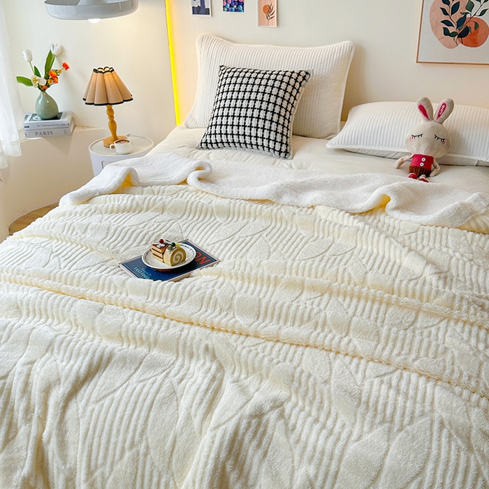 91家纺网 家纺一手货源 找家纺 佳居缘 【双面绒-叶子】 2025加厚保暖羊羔绒毛毯双层塔芙绒毯子跨境专供外贸出口定制 叶子- 米白