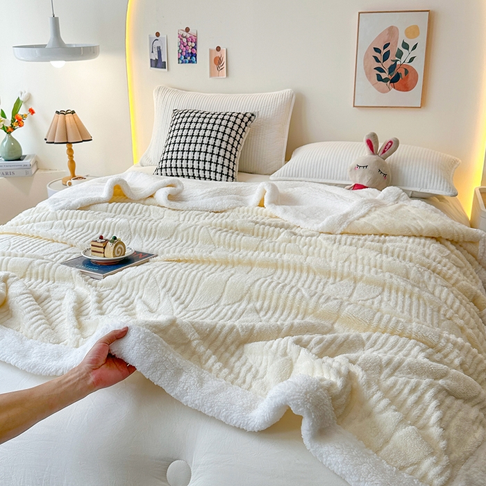 91家纺网 家纺一手货源 找家纺 佳居缘 【双面绒-叶子】 2025加厚保暖羊羔绒毛毯双层塔芙绒毯子跨境专供外贸出口定制 叶子- 米白