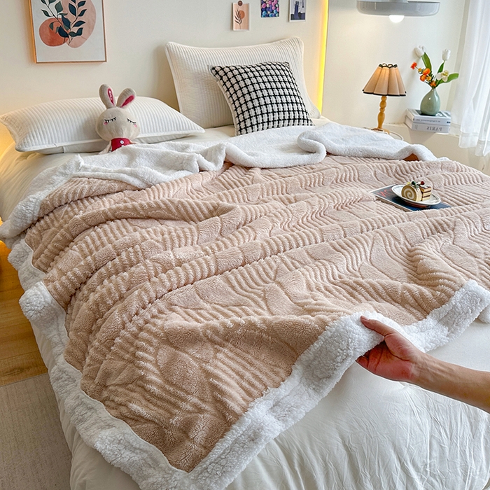 91家纺网 家纺一手货源 找家纺 佳居缘 【双面绒-叶子】 2025加厚保暖羊羔绒毛毯双层塔芙绒毯子跨境专供外贸出口定制 叶子-奶咖