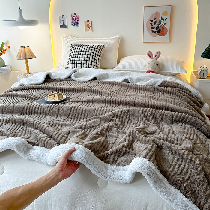 91家纺网 家纺一手货源 找家纺 佳居缘 【双面绒-叶子】 2025加厚保暖羊羔绒毛毯双层塔芙绒毯子跨境专供外贸出口定制 叶子-棕色