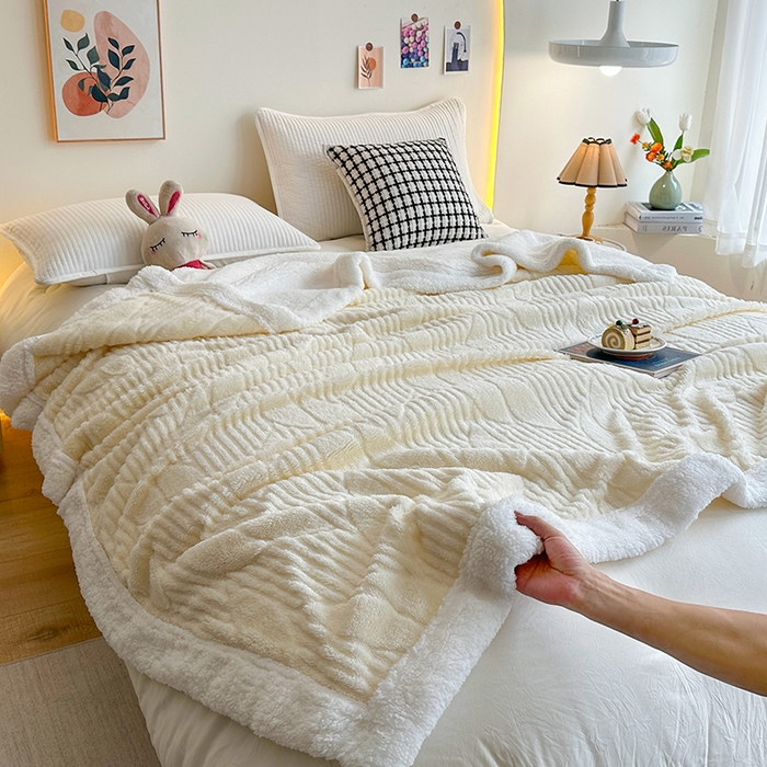 91家纺网 家纺一手货源 找家纺 佳居缘 【双面绒-叶子】 2025加厚保暖羊羔绒毛毯双层塔芙绒毯子跨境专供外贸出口定制 叶子- 米白