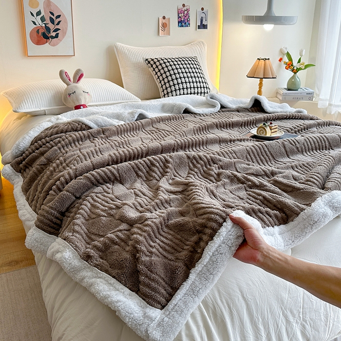 91家纺网 家纺一手货源 找家纺 佳居缘 【双面绒-叶子】 2025加厚保暖羊羔绒毛毯双层塔芙绒毯子跨境专供外贸出口定制 叶子-棕色