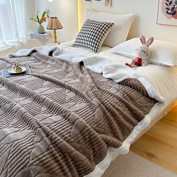 91家纺网 家纺一手货源 找家纺 佳居缘 【双面绒-叶子】 2025加厚保暖羊羔绒毛毯双层塔芙绒毯子跨境专供外贸出口定制 叶子-棕色