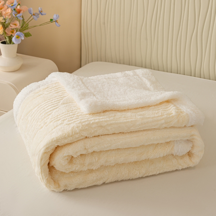 91家纺网 家纺一手货源 找家纺 佳居缘 【双面绒-叶子】 2025加厚保暖羊羔绒毛毯双层塔芙绒毯子跨境专供外贸出口定制 叶子-米白