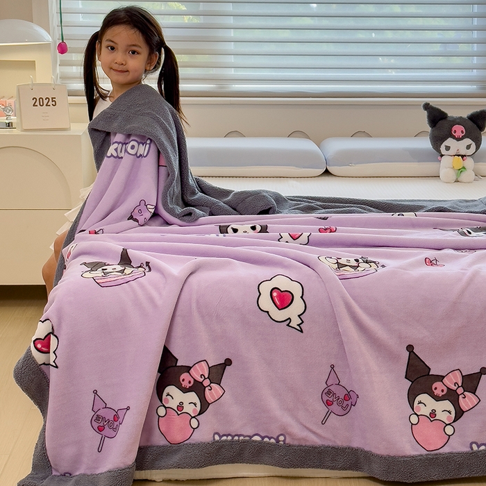 91家纺网 家纺一手货源 找家纺 云恋家纺 2025新款儿童卡通加厚牛奶绒北极绒双层绒毛毯 紫色库洛米