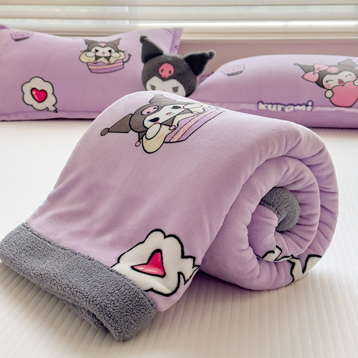 91家纺网 家纺一手货源 找家纺 云恋家纺 2025新款儿童卡通加厚牛奶绒北极绒双层绒毛毯 紫色库洛米