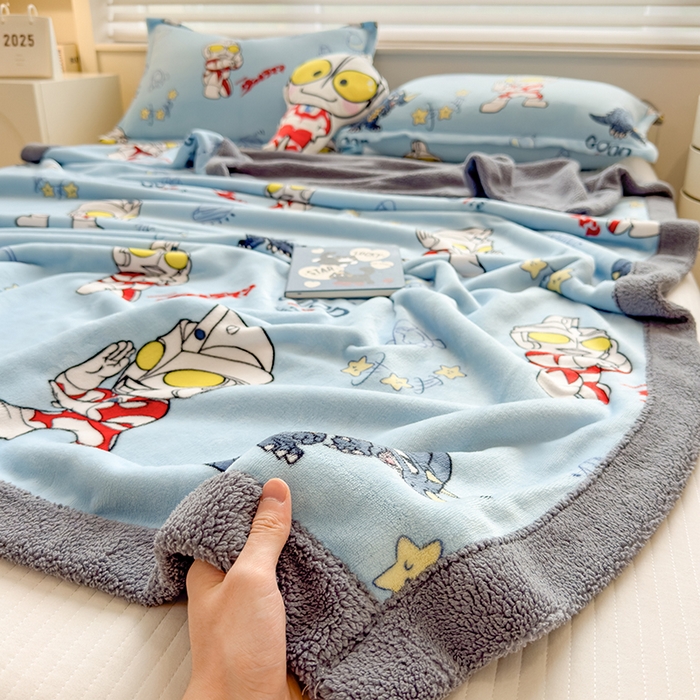 91家纺网 家纺一手货源 找家纺 云恋家纺 2025新款儿童卡通加厚牛奶绒北极绒双层绒毛毯 战斗奥特曼