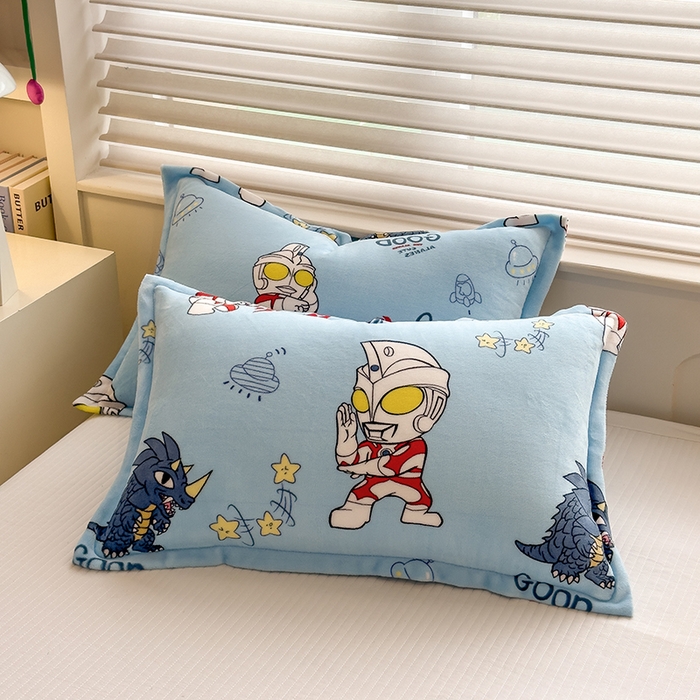 91家纺网 家纺一手货源 找家纺 云恋家纺 2025新款儿童卡通加厚牛奶绒北极绒双层绒毛毯 战斗奥特曼