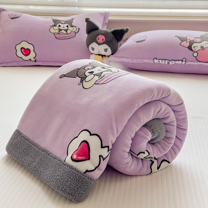 91家纺网 家纺一手货源 找家纺 云恋家纺 2025新款儿童卡通加厚牛奶绒北极绒双层绒毛毯 紫色库洛米