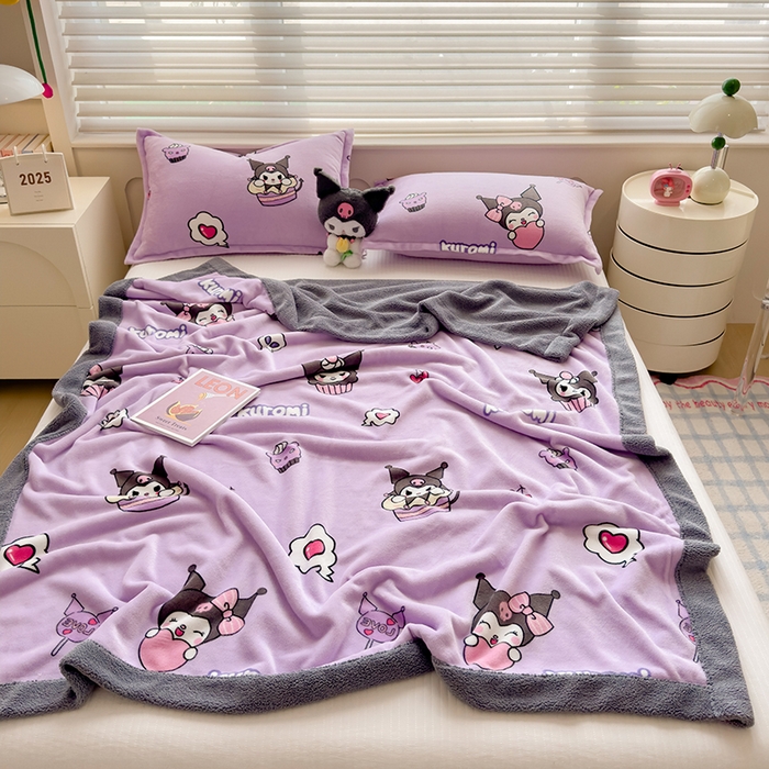 91家纺网 家纺一手货源 找家纺 云恋家纺 2025新款儿童卡通加厚牛奶绒北极绒双层绒毛毯 紫色库洛米