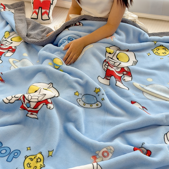 91家纺网 家纺一手货源 找家纺 云恋家纺 2025新款儿童卡通加厚牛奶绒北极绒双层绒毛毯 超人奥特曼