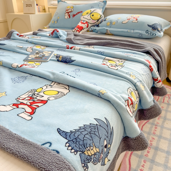 91家纺网 家纺一手货源 找家纺 云恋家纺 2025新款儿童卡通加厚牛奶绒北极绒双层绒毛毯 战斗奥特曼