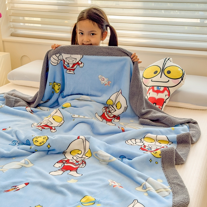 91家纺网 家纺一手货源 找家纺 云恋家纺 2025新款儿童卡通加厚牛奶绒北极绒双层绒毛毯 超人奥特曼