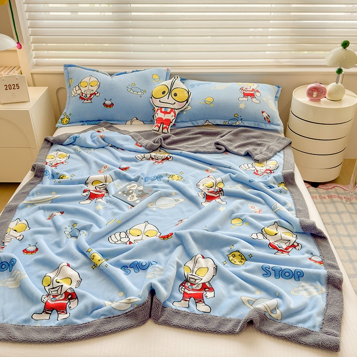 91家纺网 家纺一手货源 找家纺 云恋家纺 2025新款儿童卡通加厚牛奶绒北极绒双层绒毛毯 超人奥特曼