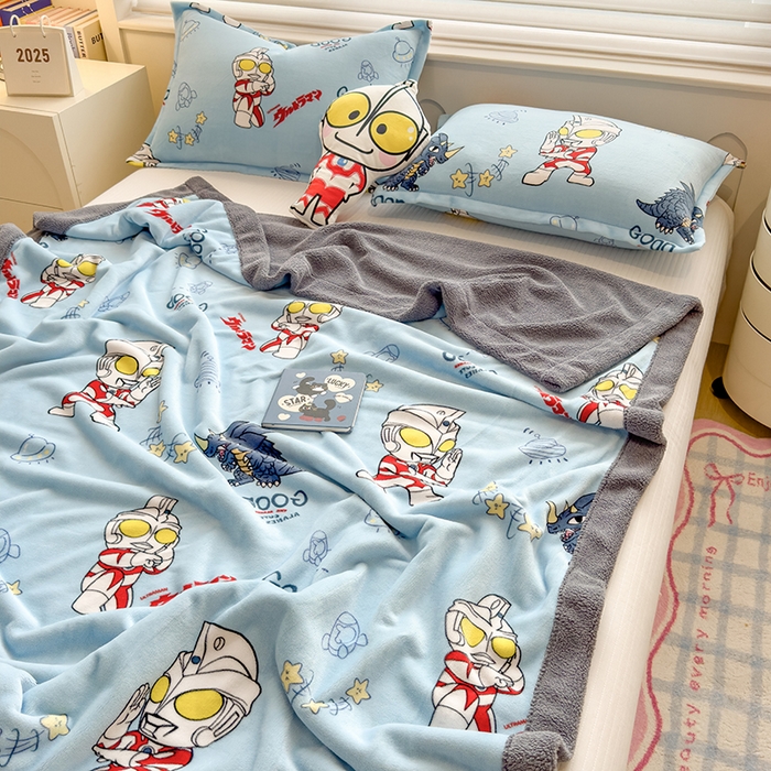 91家纺网 家纺一手货源 找家纺 云恋家纺 2025新款儿童卡通加厚牛奶绒北极绒双层绒毛毯 战斗奥特曼