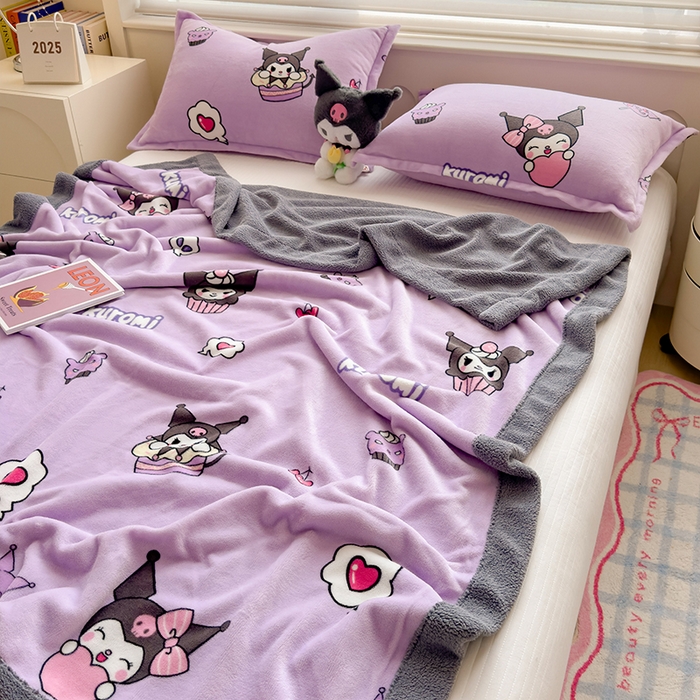 91家纺网 家纺一手货源 找家纺 云恋家纺 2025新款儿童卡通加厚牛奶绒北极绒双层绒毛毯 紫色库洛米