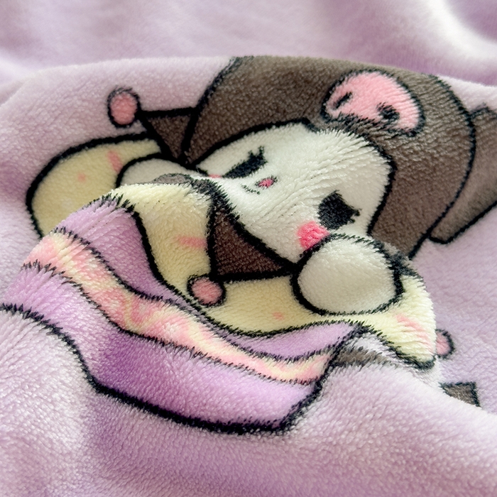 91家纺网 家纺一手货源 找家纺 云恋家纺 2025新款儿童卡通加厚牛奶绒北极绒双层绒毛毯 紫色库洛米