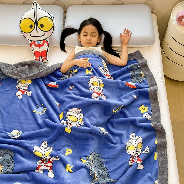 91家纺网 家纺一手货源 找家纺 云恋家纺 2025新款儿童卡通加厚牛奶绒北极绒双层绒毛毯 星空奥特曼