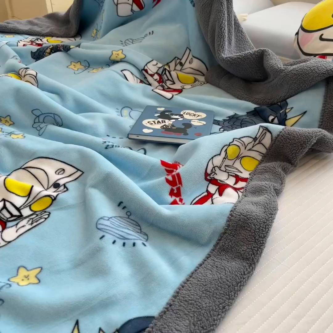 91家纺网 家纺一手货源 找家纺 云恋家纺 2025新款儿童卡通加厚牛奶绒北极绒双层绒毛毯 战斗奥特曼