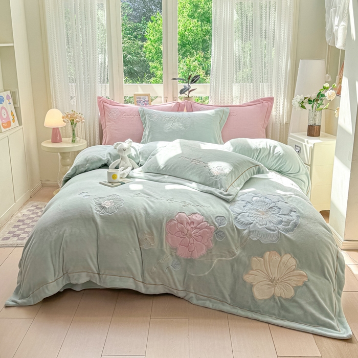 91家纺网 家纺一手货源 找家纺 （总）佳居缘 2025新款牛奶绒贴布绣四件套-黛西