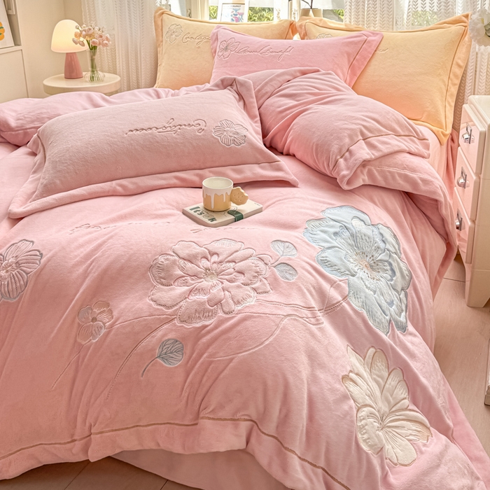 91家纺网 家纺一手货源 找家纺 （总）佳居缘 2025新款牛奶绒贴布绣四件套-黛西