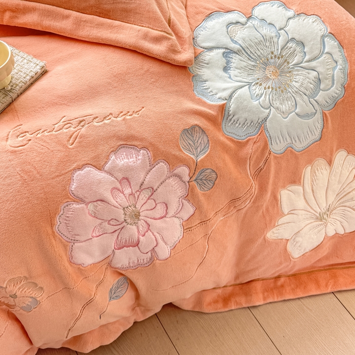 91家纺网 家纺一手货源 找家纺 佳居缘 2025新款牛奶绒贴布绣四件套-黛西 黛西-暖玉