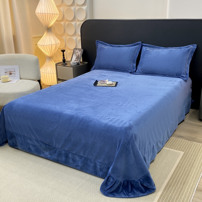 91家纺网 家纺一手货源 找家纺 佳居缘 2025新款牛奶绒贴布绣四件套-黛西 黛西-宾利蓝