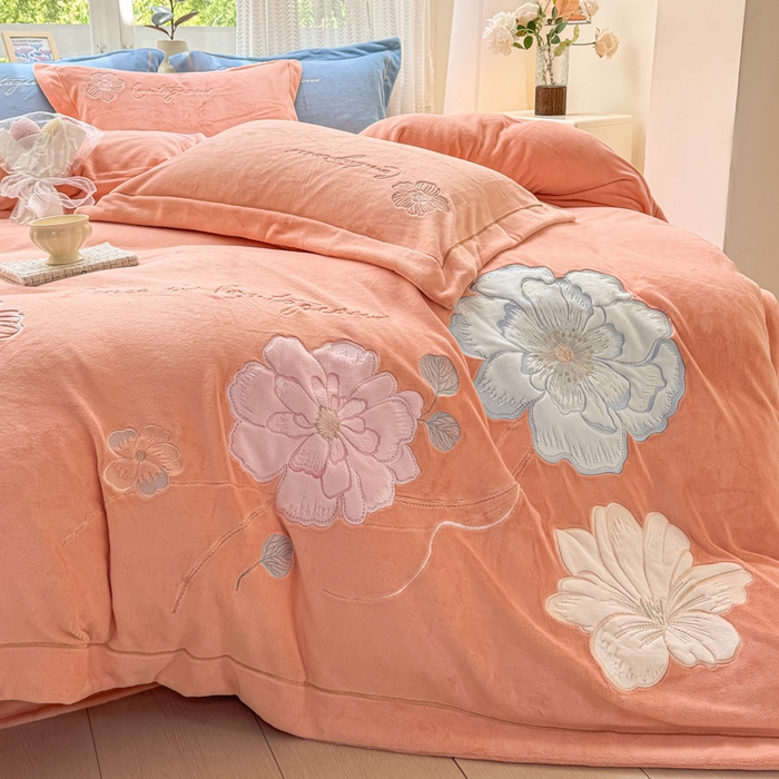 91家纺网 家纺一手货源 找家纺 佳居缘 2025新款牛奶绒贴布绣四件套-黛西 黛西-暖玉