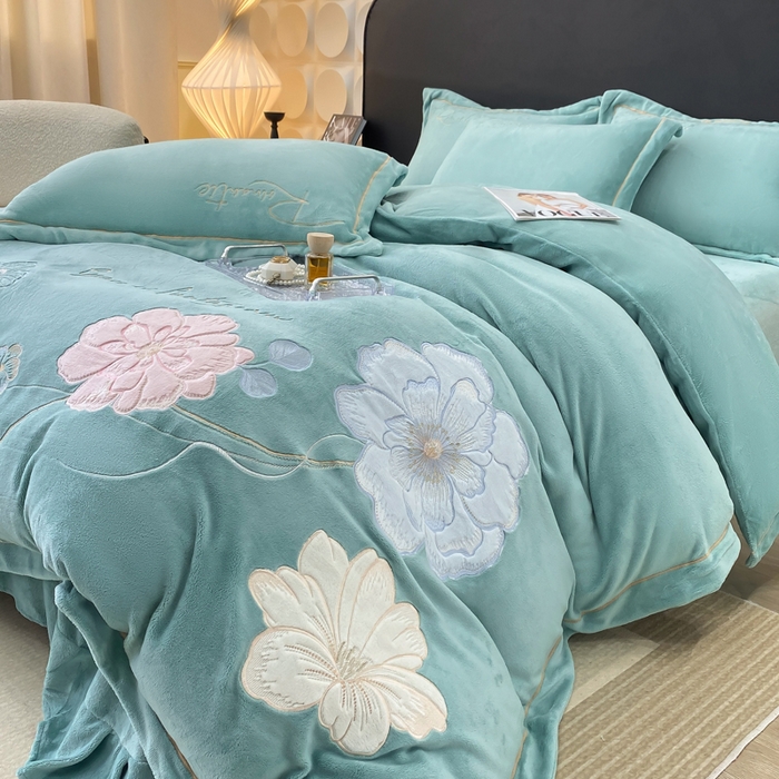 91家纺网 家纺一手货源 找家纺 佳居缘 2025新款牛奶绒贴布绣四件套-黛西 黛西-薄荷绿